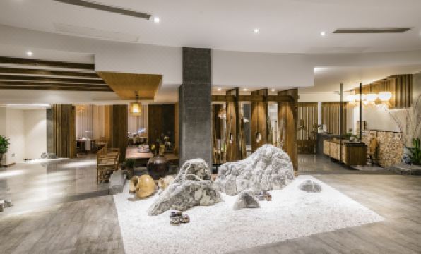 Chayi Castle Hotel(Impression Dahongpao Store)