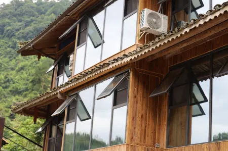 Danzhai Shiqiao Paper Homestay (Shiqiao Ancient Papermaking Cultural Scenic Area Branch) Отели рядом с достопримечательностью «Longjing Ancient Pavilion»