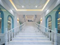 Xishuangbanna Parisian Riverview Light Luxury Hotel (Gaozhuang Xishuangjing Xingguang Night Market)