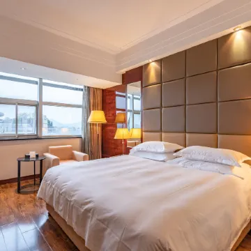 Merchant Marco Edgelake Hotel