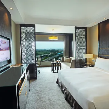 Crowne Plaza NEW DELHI MAYUR VIHAR NOIDA by IHG Отели рядом с достопримечательностью «Храм Акшардхам»