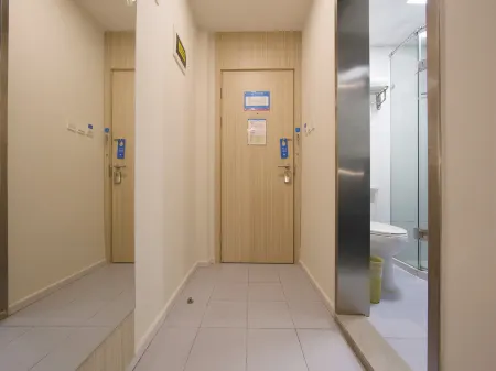 HanTing Hotel (Qinhuangdao Xigang Garden Sun City) Отели рядом с достопримечательностью «Northeastern University at Qinhuangdao (East Gate 1)»