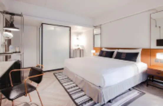 آي آر أون هوتل Hotels near محطة بي تي إس - ثونغ لو