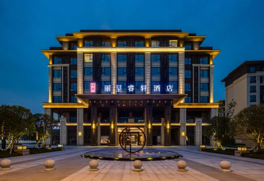 重庆永川东站丽呈睿轩酒店外景图