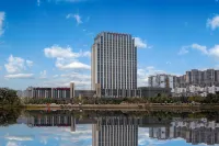 Ramada Plaza by Wyndham Hezhou North Hotel dekat Hezhou Institute of Socialism