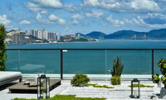 Huizhou Xiaojingwan Weitian Light Luxury Apartment