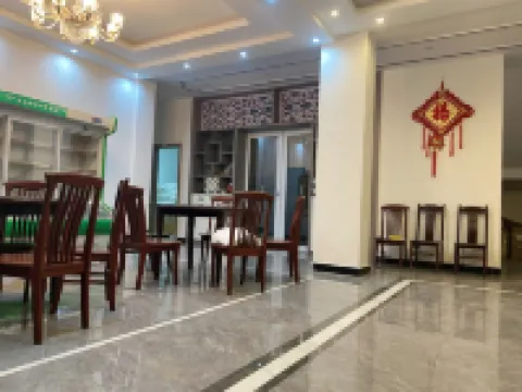 Luoping Chunri Xiaoyuan Homestay (Jinji Peak Cong Branch) فنادق في لوى بينغ