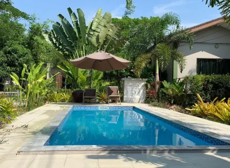 Long Lake Resort Отели рядом с достопримечательностью «Golden Triangle Museum Pattaya»