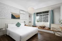 Zouzou Tingting Boutique Hotel (Sanya Dadonghai Branch) - غرفة مطلة على الجبل