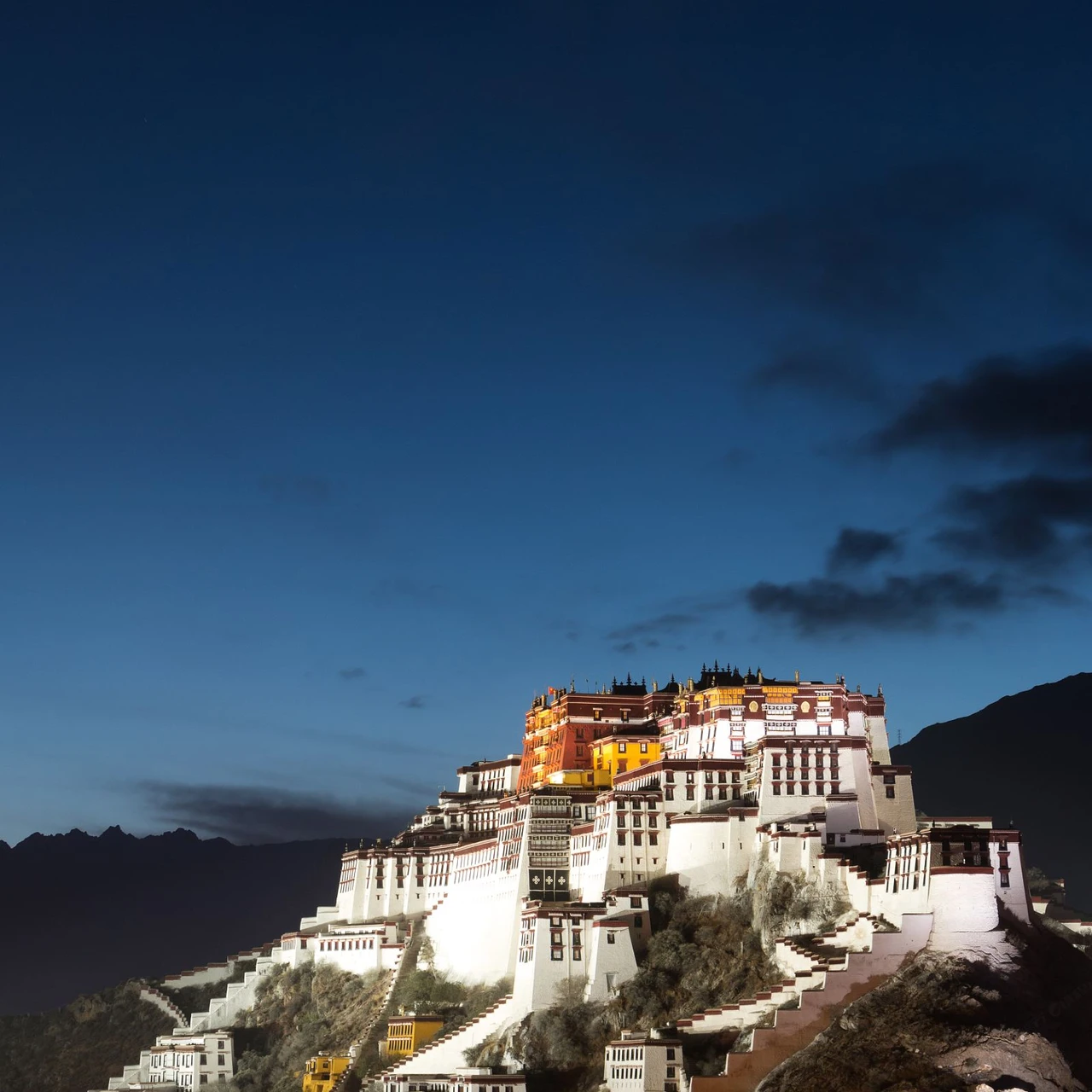 <h1>三原の体験型八百屋COCOLA3~ココラサン~の格安素泊まりホテル</h1>