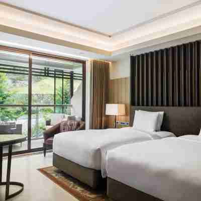 JW Marriott Mussoorie Walnut Grove Resort & Spa Rooms