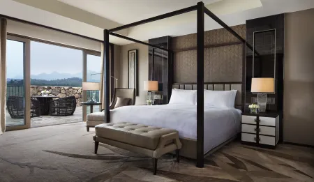 JW Marriott Hotel Zhejiang Anji Отели рядом с достопримечательностью «Memorial Hall of Changshuo Wu»