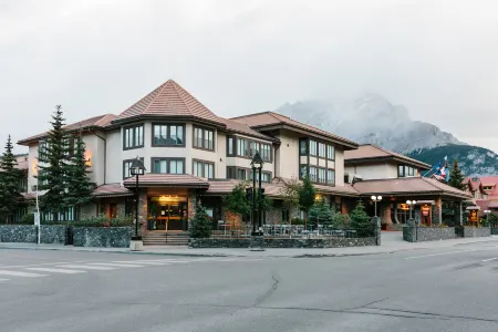 Elk + Avenue Hotel Отели рядом с достопримечательностью «Banff Registry»