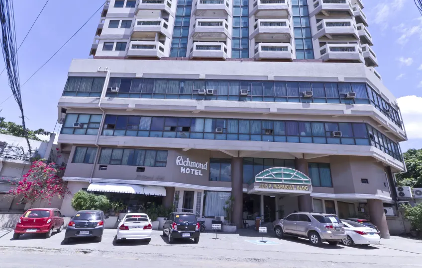 Richmond Plaza Hotel