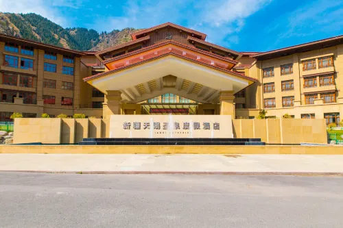 Xinjiang Heavenly Holy Spring Resort Hotel - parking