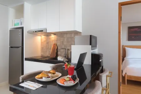 Beachwalk Residence Отели рядом с достопримечательностью «Cocoon Beach Club»