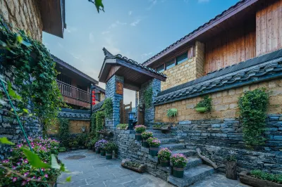 Floral Lux Hotel·Phoenix Fengqi Mountain Hotel (Laojiazhai Scenic Spot) Hotels near Shanjiang Miao Village
