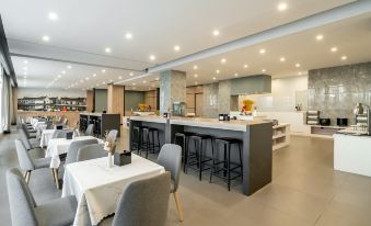 Yidong E-sports Hotel - Housity