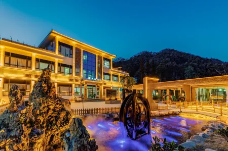 Luanchuan Yunqishan residence B & B Отели рядом с достопримечательностью «Ji Guan Cave»