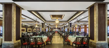 Tianci Huatang Forest Hot Spring Resort Hotel (Chongqing Lushan Branch) Отели рядом с достопримечательностью «Chongqing Machinery and Electronics Polytechnic College»