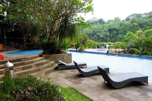 Oak Tree Emerald Hotel & Conventions Semarang Hotels in Gajahmungkur