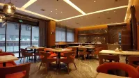 Shangyi Hotel (Shangrao Moon Bay Auto City) - con vista montagne