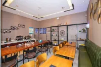 Super 8 Hotel (Hechi Bus Terminal)
