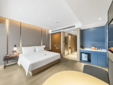 雅安高鐵站時代天街亞朵酒店 鄰近金鳳山公園的酒店