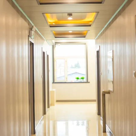 Olunchunqi Nuomin Xinyi Hotel