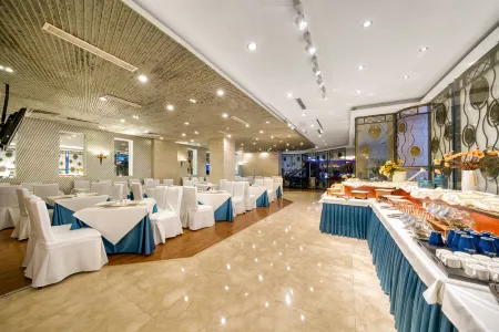 Grand Hoya Hotel Отели рядом с достопримечательностью «Shandong University of Science and Technology (Qingdao Campus)»