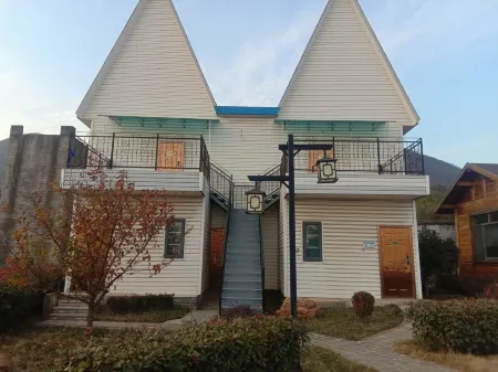 Minglutang RV Camp Отели рядом с достопримечательностью «Yuncao Ancient Town»