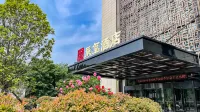 Chenxi Hotel (East High-speed Railway Station CBD Convention and Exhibition Center) Отели в г. Новый район Чжэндун
