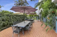 裡米尼假日公寓 陽光海岸努薩探索者直升機飛行附近的飯店