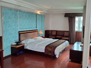 Huazhou Business Hotel