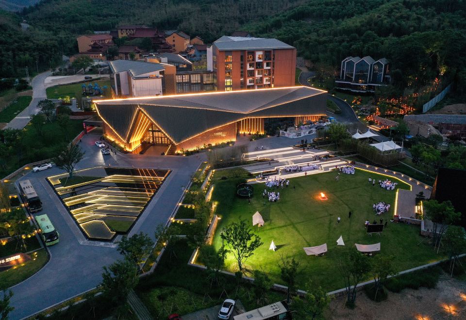 Huzhou Yubugu New Century Resort HotelHotel Overview