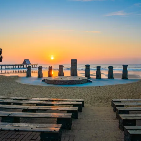 Yueju Seaview Apartment (Wuchuan Dinglongwan Branch)