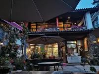 玉龍石虹賓舍 老君山國家地質公園-針闊混交林附近的飯店