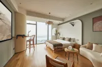 Zhenjiang Meisu Designer Cinema Apartment