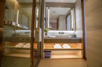 Lavande Hotel Huoshan East Lake Lanting store Hotels in Huoshan