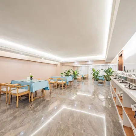 Jinhu Hotel (Nanchong Yixuan Xingcheng Square)