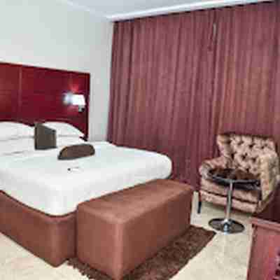 Geneva Hotel and Suites Rooms