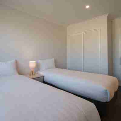 Snowy Peak Apartment Rooms