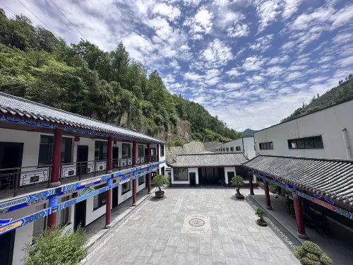 Zhenba Xinyu Chantea Villa Hotel di Zhenba