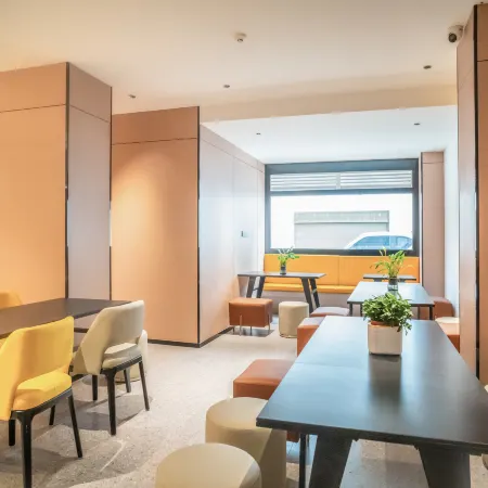 IU Hotel· Linxiang District Government Store, Lincang City