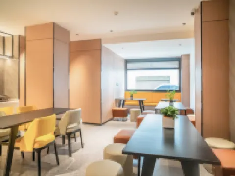 IU Hotel· Linxiang District Government Store, Lincang City