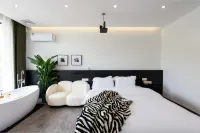 Yingshan Crescent Moon Homestay
