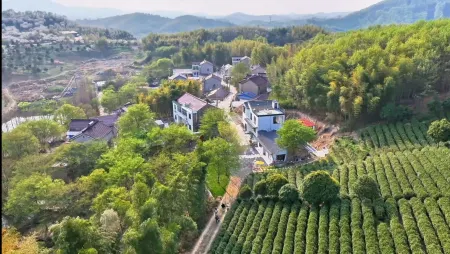 Chayin Mountain Homestay Отели рядом с достопримечательностью «Pingqiao Stone Dam»