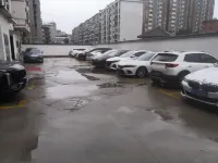 Anman Hotel (Fengcheng Railway Station Hengfeng Plaza) - Parking