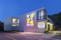 Moon Half Bay Boutique Resort Homestay (Beijing Miyun Branch) White Dragon Pool 호텔