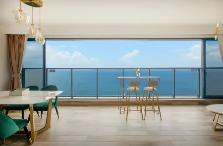 Dinglong Bay Ocean Kingdom Full Sea View Holiday Apartment Отели в г. Учуань